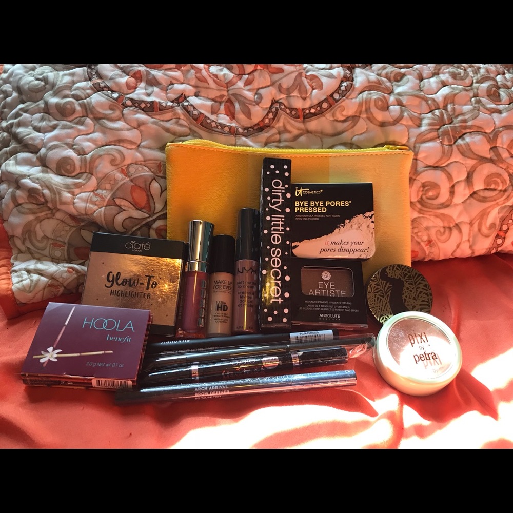10+ random Ipsy samples plus bag